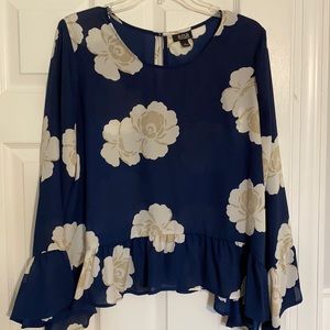 Floral LongSleeve Top with Flare Sleeve Size Large